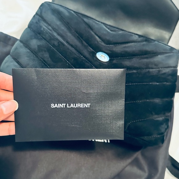 SAINT LAURENT
Medium Loulou Shoulder Bag - Picture 2 of 5